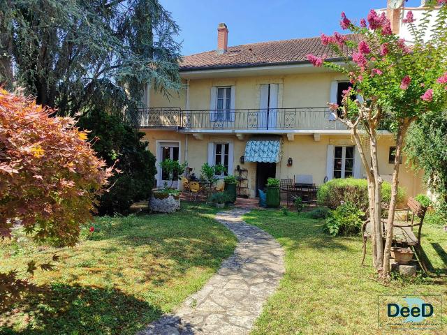 Maison 9 pièces 366 m²