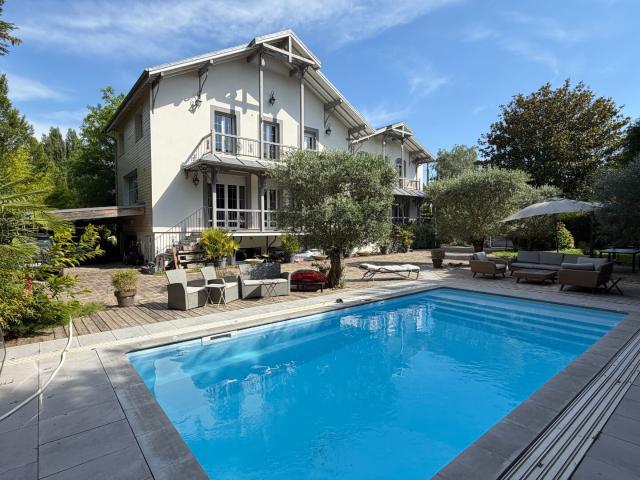 Maison 9 pièces 360 m²