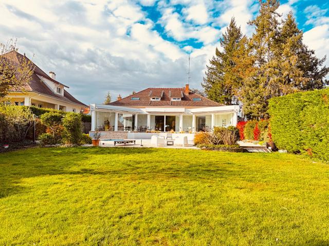 Maison 9 pièces 360 m²