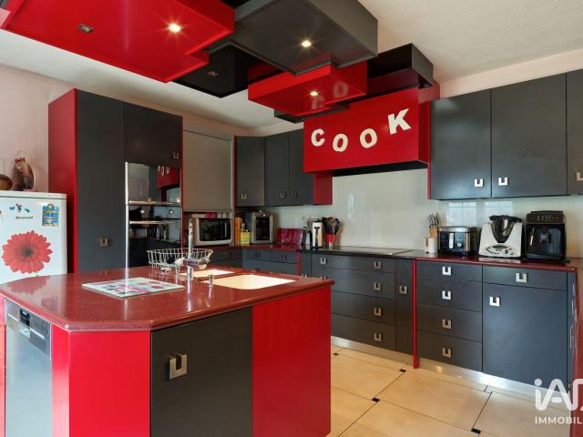 Maison 9 pièces 360 m²