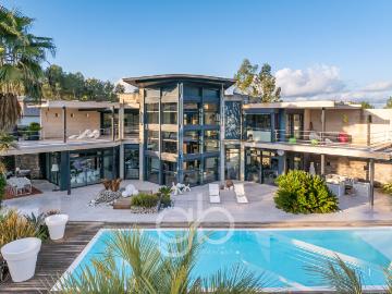 Maison 9 pièces 375 m²