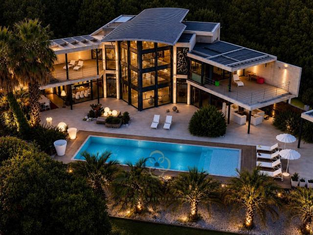 Maison 9 pièces 375 m²