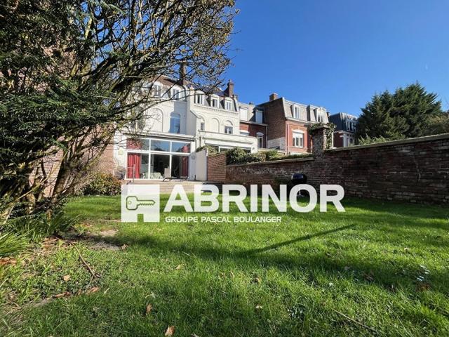 Maison 9 pièces 370 m²