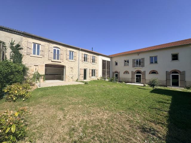 Maison 9 pièces 371 m²