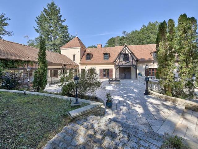 Maison 9 pièces 373 m²