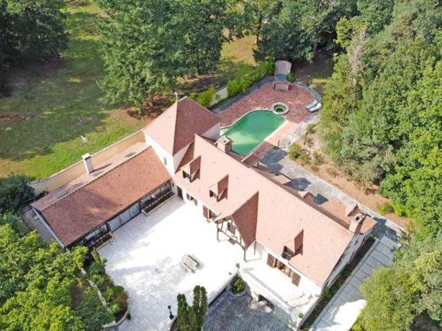 Maison 9 pièces 373 m²