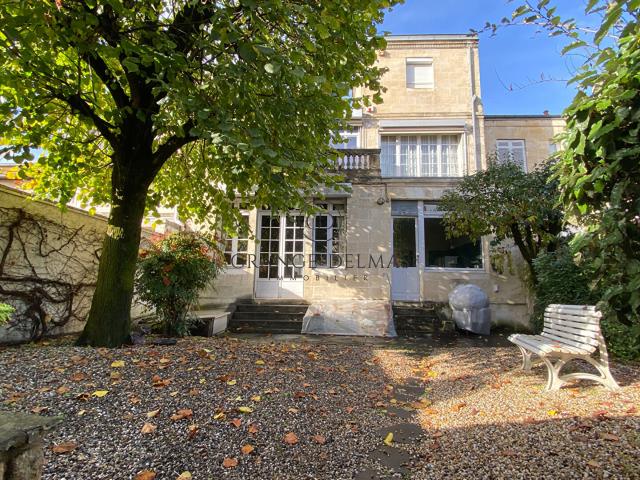 Maison 9 pièces 373 m²