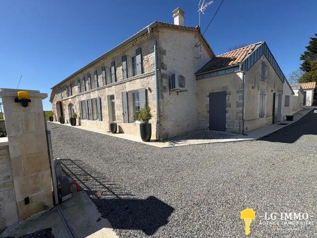 Maison 9 pièces 384 m²