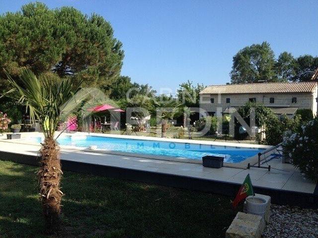 Maison 9 pièces 384 m²