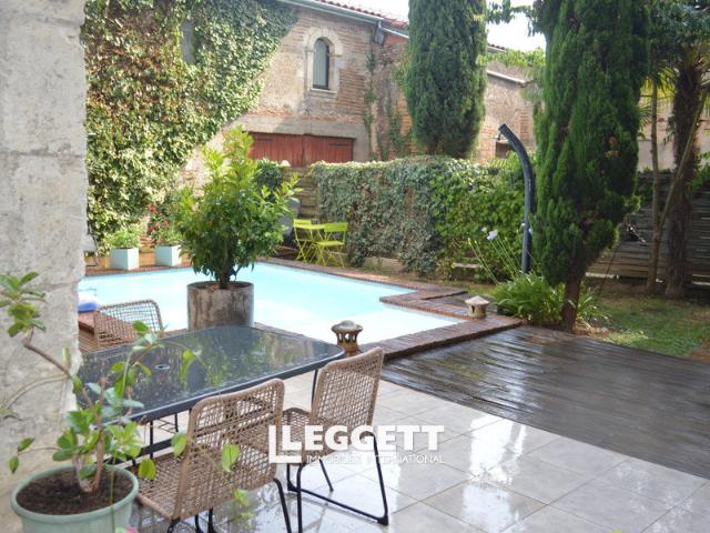 Maison 9 pièces 385 m²