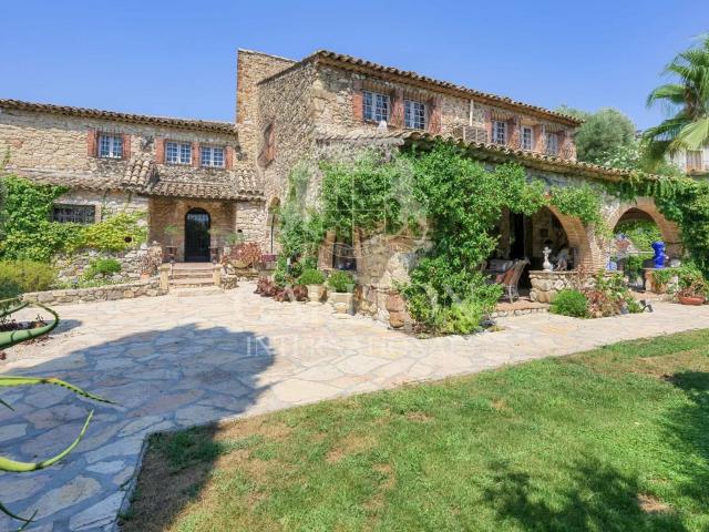 Maison 9 pièces 386 m²