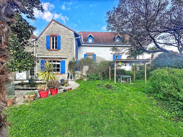 Maison 9 pièces 386 m²