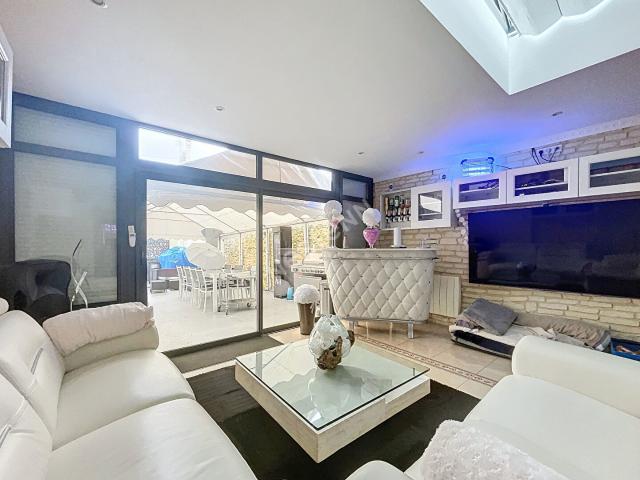 Maison 9 pièces 386 m²