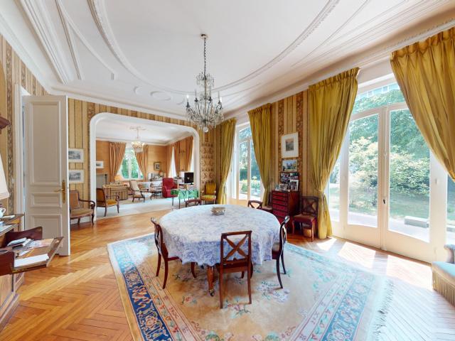Maison 9 pièces 380 m²