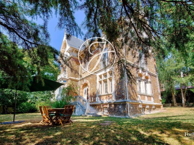 Maison 9 pièces 380 m²