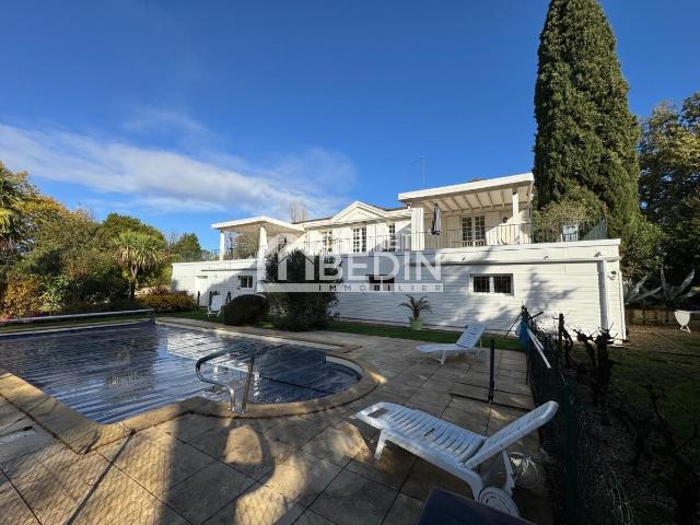 Maison 9 pièces 381 m²