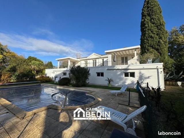 Maison 9 pièces 381 m²