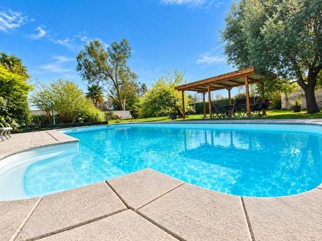 Maison 9 pièces 383 m²