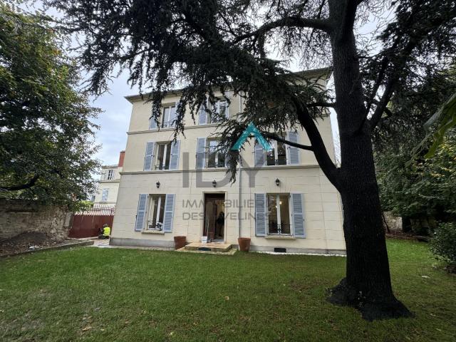 Maison 9 pièces 383 m²