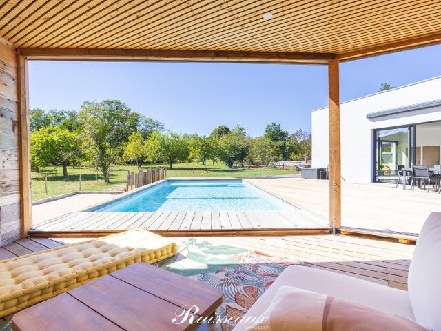Maison 9 pièces 390 m²