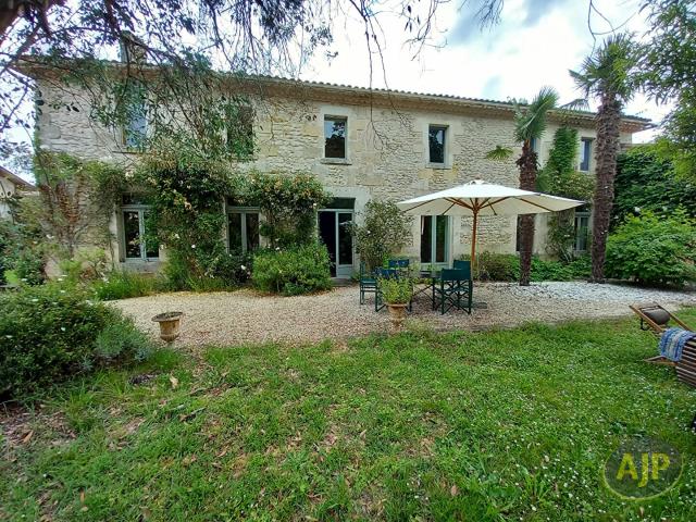 Maison 9 pièces 407 m²