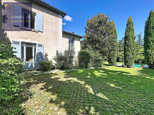 Maison 9 pièces 400 m²