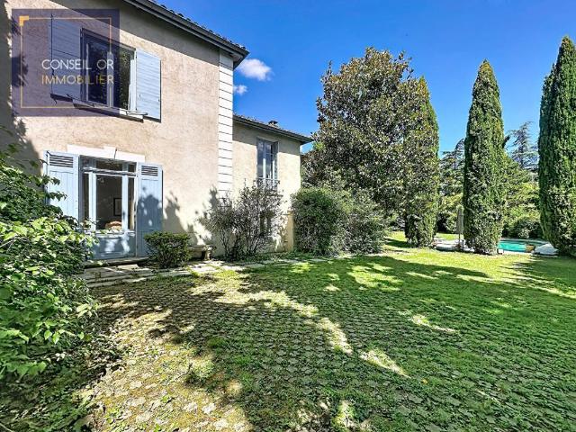 Maison 9 pièces 400 m²