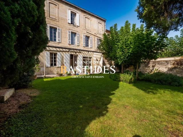 Maison 10 pièces 400 m²