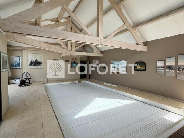 Maison 9 pièces, 402 m² à louer à Genech 59242