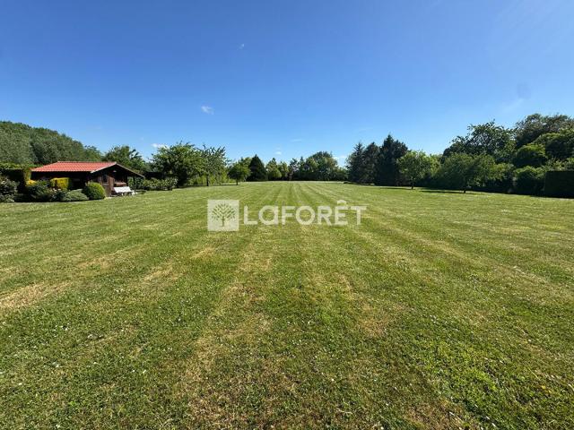 Maison 9 pièces, 402 m² à louer à Genech 59242