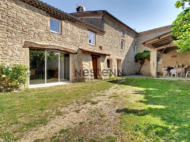 Maison 9 pièces 437 m²
