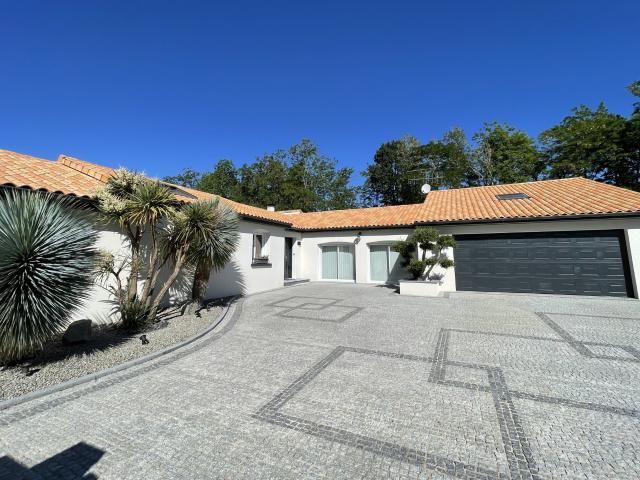 Maison 9 pièces 445 m²