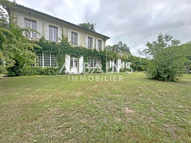 Maison 9 pièces 466 m²