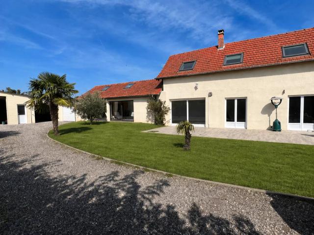 Maison 9 pièces 5 chambres 210 m²