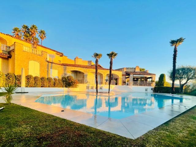 Maison 9 pièces 630 m²