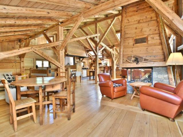 Maison 9 pièces 674 m²