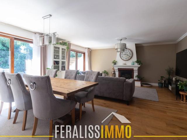 maison 9 pièces, 6 chambres avec sous sol total et terrain