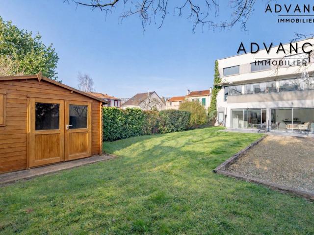 Maison 9 pièces 700 m²