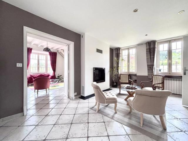 Maison 9 pièces de 237 m² avec piscine et terrasse à Vernon
