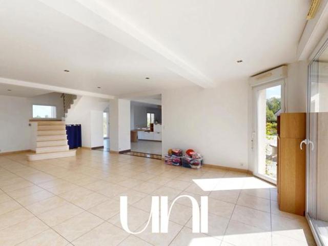 Maison 9 pièces de 255m2 à MUTRECY