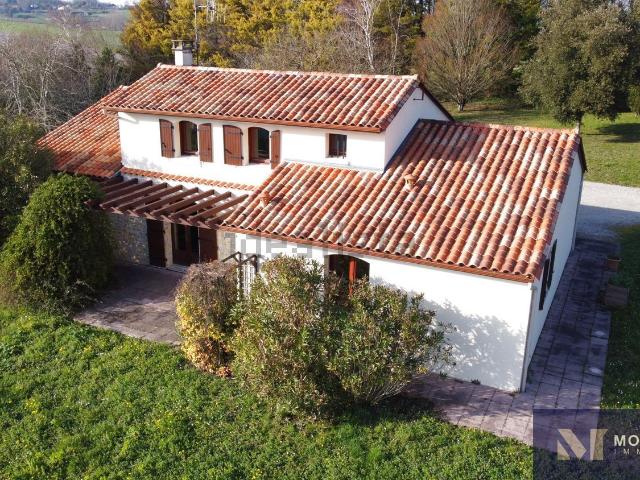 Maison, Coteaux du Blanzacais