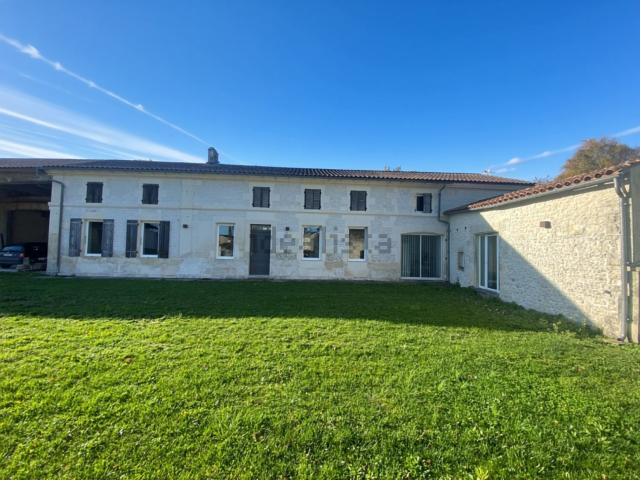 Maison, Coulonges