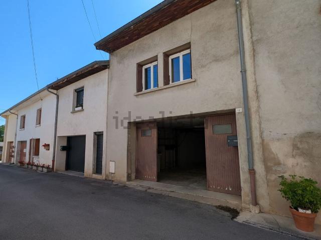 Maison, Cousance