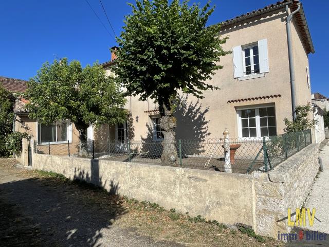 Maison coup de cœur rénovée 154 m2 4 ch + bureau Jardin + terrain St Philippe du Seignal