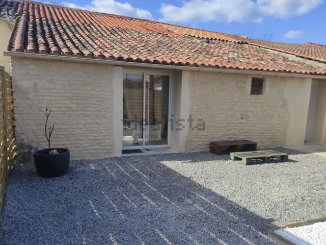 Maison, Courçon