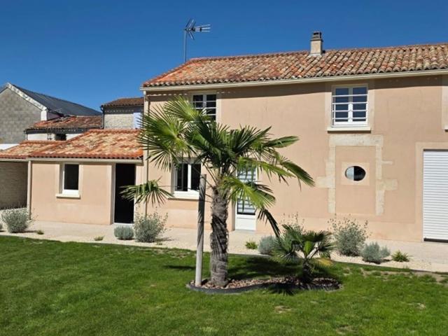 Maison, Courçon