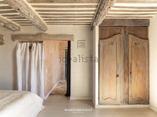 Maison, Coursegoules