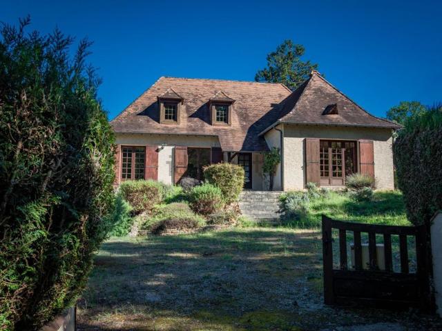 Maison, Couze et Saint Front
