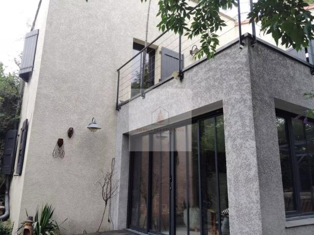 Maison comme neuve dans un écrin de bambous
