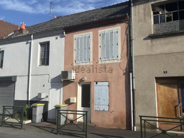 Maison, Commentry